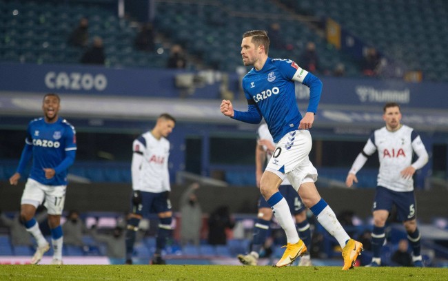 拟赛场上依 拟赛场上依